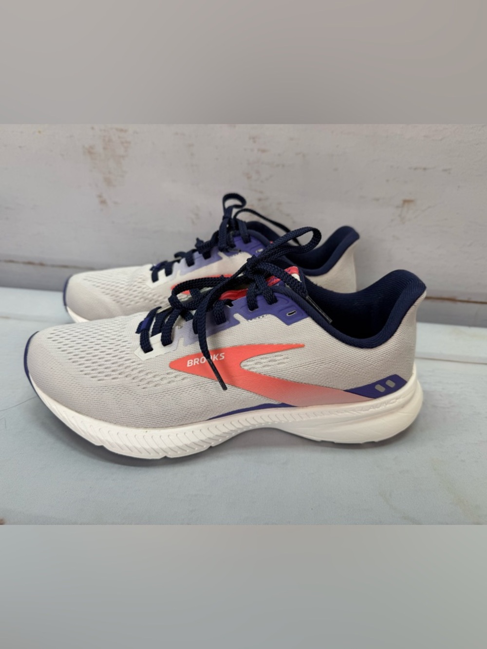 Brooks Launch GTS 8 Women’s Size 8 Gray Purple Running Shoes Athletic Sneakers